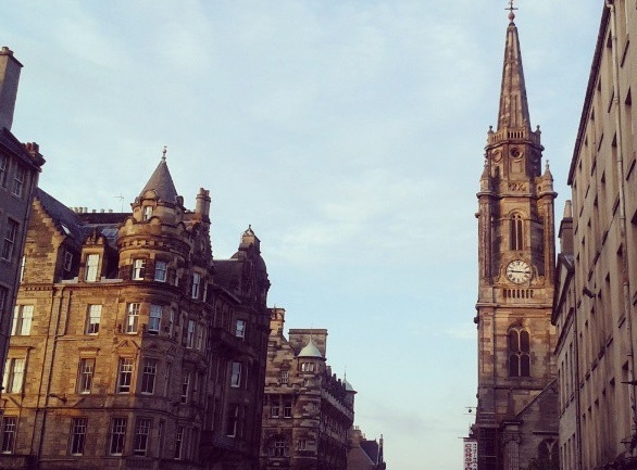 Edinburgh Yazılır, Edinbra Okunur...