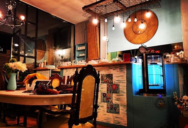 Tik-Tak Cafe: Yeldeğirmeni'nde Zamana Kısa Bir Mola