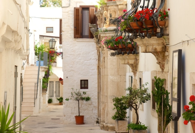Puglia’nın Vazgeçilmezleri: Alberobello, Locorotondo ve Ostuni