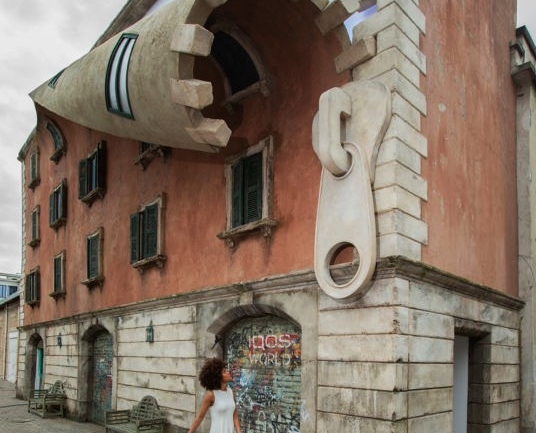 Milano Tasarım Haftası’nın Ardından: Fermuarı Açılmış Bir Bina